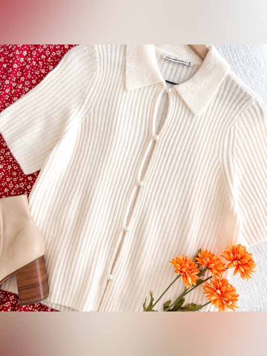 Abercrombie & Fitch Sweaters - A&F ribbed short sleeve cardigan.